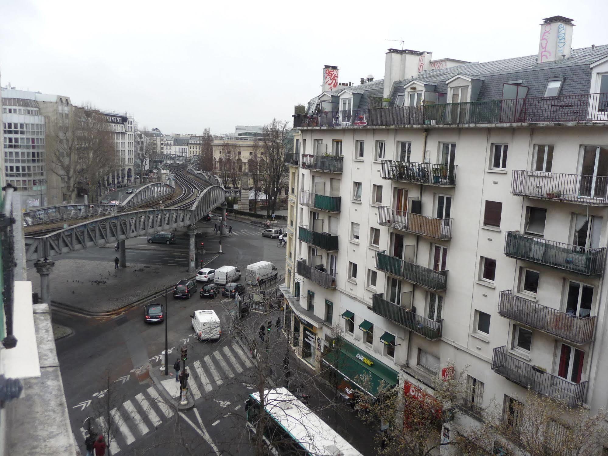 Hotel Des Buttes Chaumont Paris Bagian luar foto